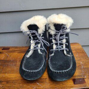 UGG Chickaree Black Suede With Shearling Lace Up Boot size 8